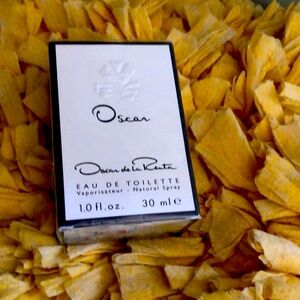 Oscar de la Renta natural spray.  New Sealed box.